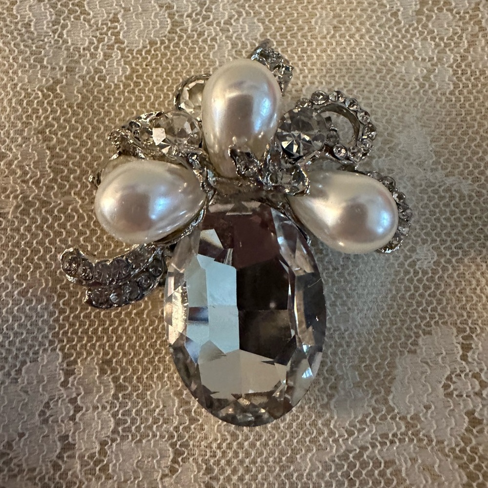 Elegant Silver Toned and Simulated Pearl Brooch Unbranded